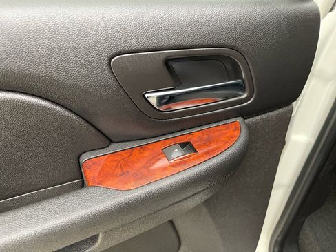 Used 2013 Chevrolet Avalanche LTZ image 34