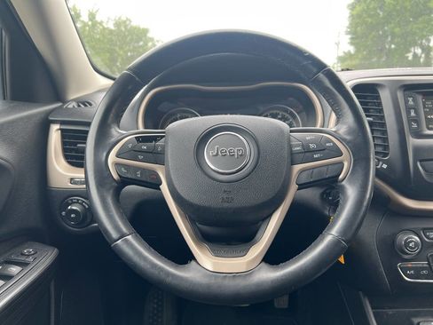Used 2015 Jeep Cherokee Latitude FWD image 17