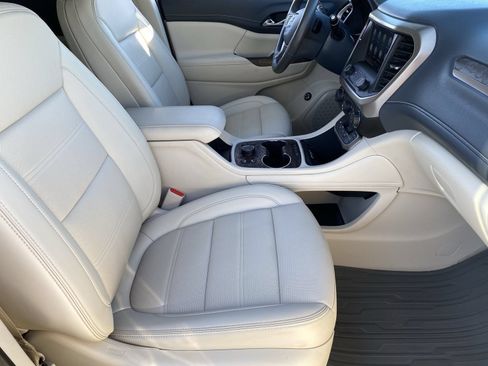 Used 2021 GMC Acadia Denali w/ Denali Technology Package FWD image 12