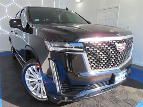 Used 2024 Cadillac Escalade ESV Luxury AWD/4WD image 2