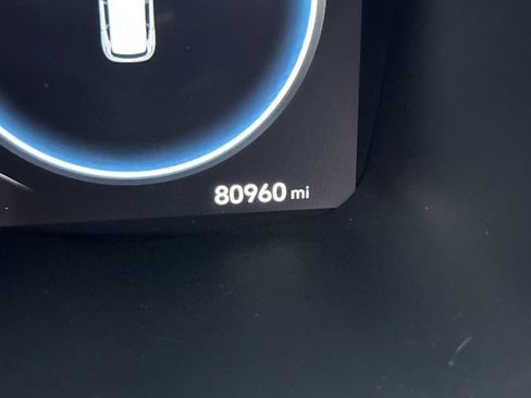 Used 2023 Hyundai Santa Fe Limited w/ Cargo Package image 11