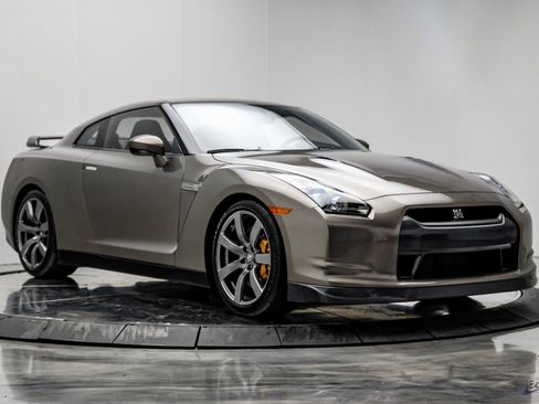 Used 2009 Nissan GT-R Premium image 26