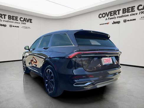 Used 2024 Lincoln Nautilus Reserve image 3