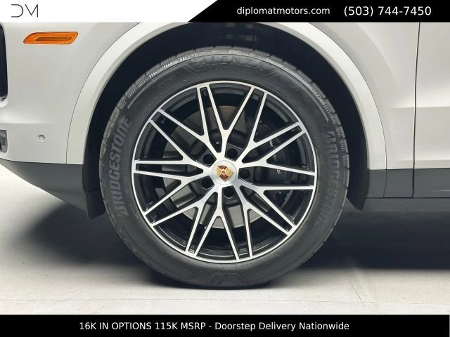 Used 2025 Porsche Cayenne E-Hybrid AWD/4WD image 45
