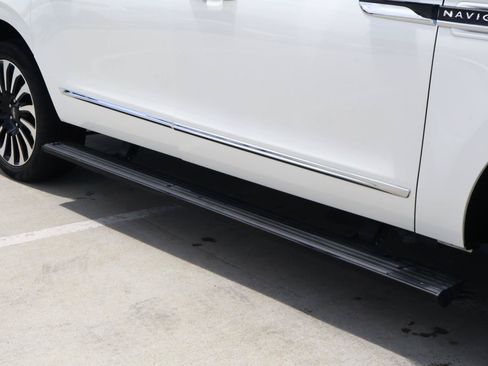 Used 2023 Lincoln Navigator L Black Label AWD/4WD image 10