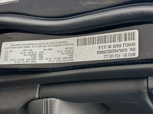Used 2025 Jeep Grand Cherokee Altitude AWD/4WD image 12
