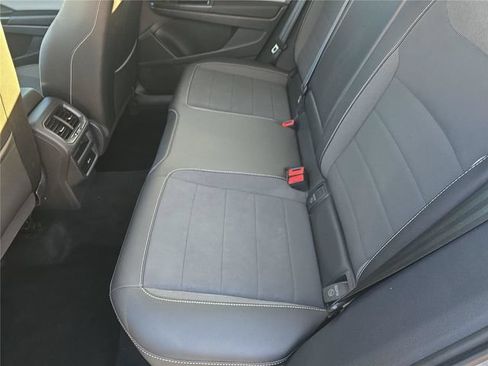 Used 2023 Volkswagen Taos SE w/ Panoramic Sunroof Package FWD image 10