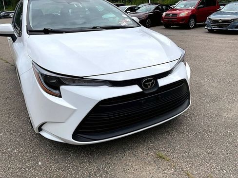 Used 2025 Toyota Corolla LE FWD image 8