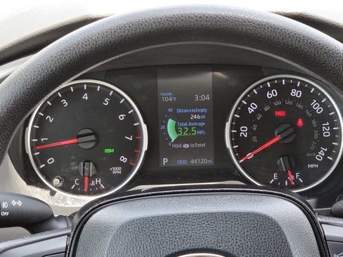 Used 2021 Toyota RAV4 XLE w/ Convenience Package FWD image 22