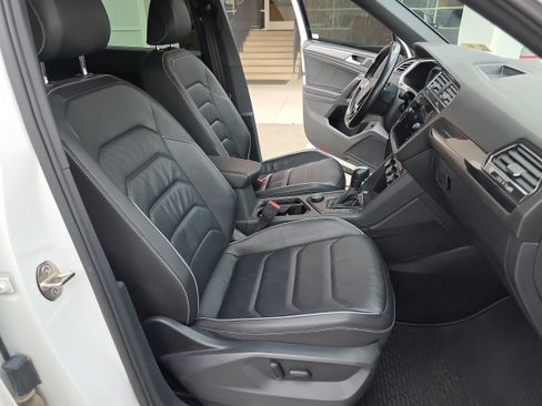Used 2021 Volkswagen Tiguan SEL Premium R-Line AWD/4WD image 16