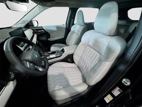 New 2026 Mitsubishi Outlander SEL FWD image 2