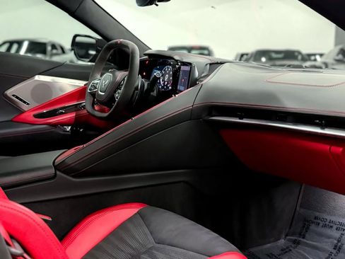 Used 2022 Chevrolet Corvette Stingray Premium Cpe w/ Z51 Performance Package RWD image 19