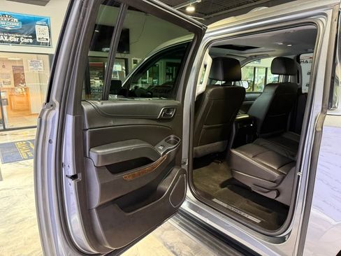 Used 2018 Chevrolet Suburban LT AWD/4WD image 36