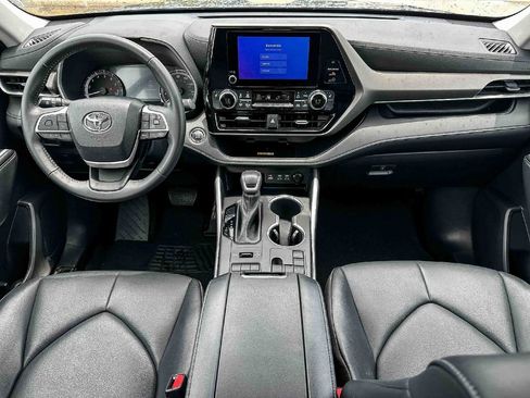 Used 2023 Toyota Highlander XLE AWD/4WD image 11