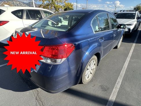 Used 2010 Subaru Legacy 2.5i Premium image 5