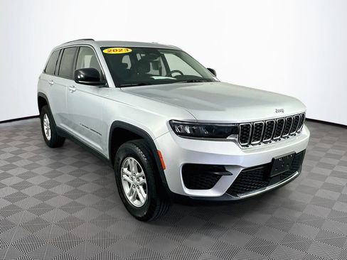 Certified 2023 Jeep Grand Cherokee Laredo AWD/4WD image 2