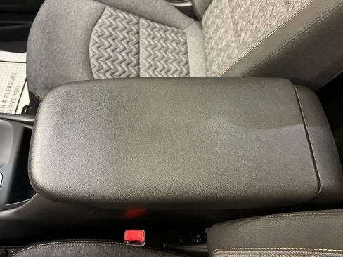 Used 2023 Chevrolet Equinox LT image 33