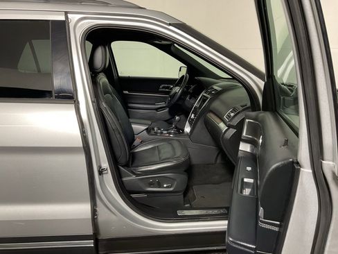 Used 2018 Ford Explorer Limited image 36