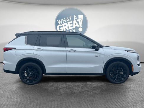 Used 2025 Mitsubishi Outlander SEL Black Edition image 2