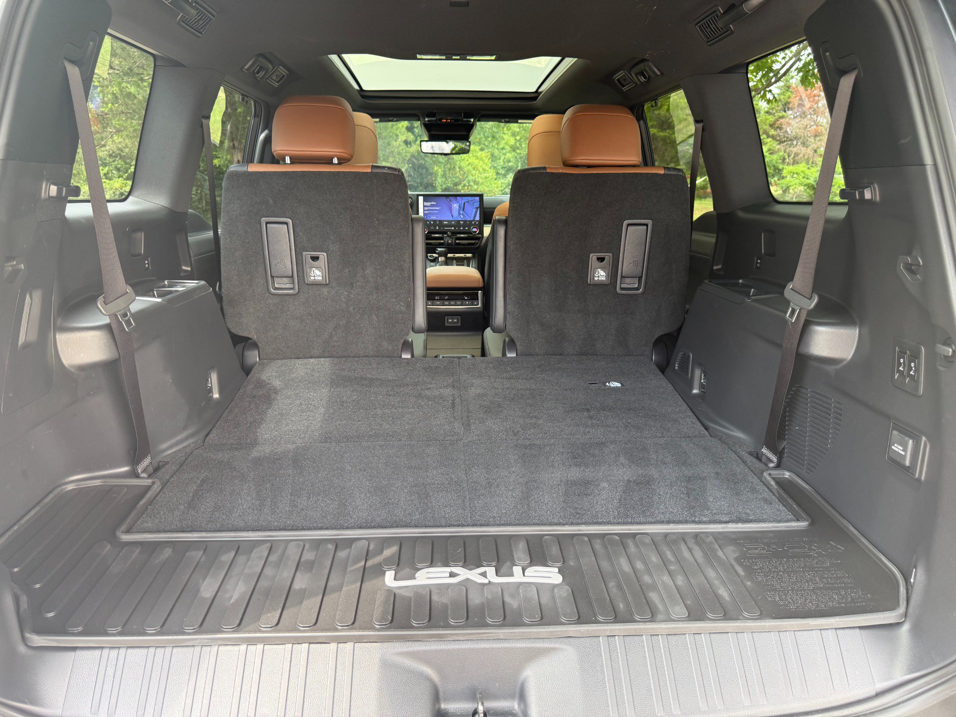 Used 2025 Lexus GX 550 w/ Accessory Package (2T) AWD/4WD image 28