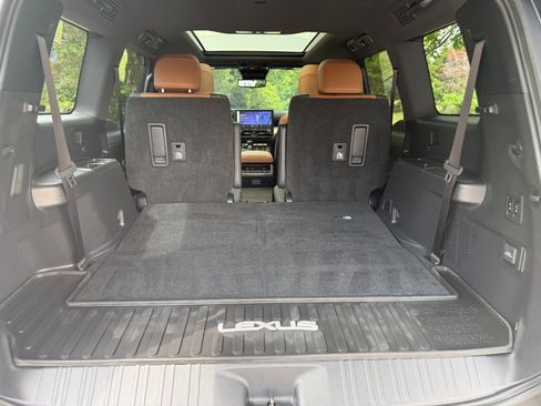 Used 2025 Lexus GX 550 w/ Accessory Package (2T) AWD/4WD image 28