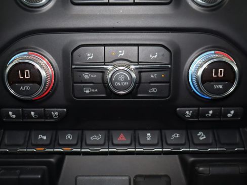 Used 2019 GMC Sierra 1500 AT4 w/ Off Road Performance Package AWD/4WD image 28