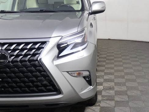 Used 2020 Lexus GX 460 Premium w/ Premium Package image 17