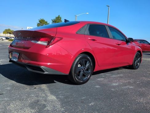 Used 2023 Hyundai Elantra SEL w/ Cargo Package image 4