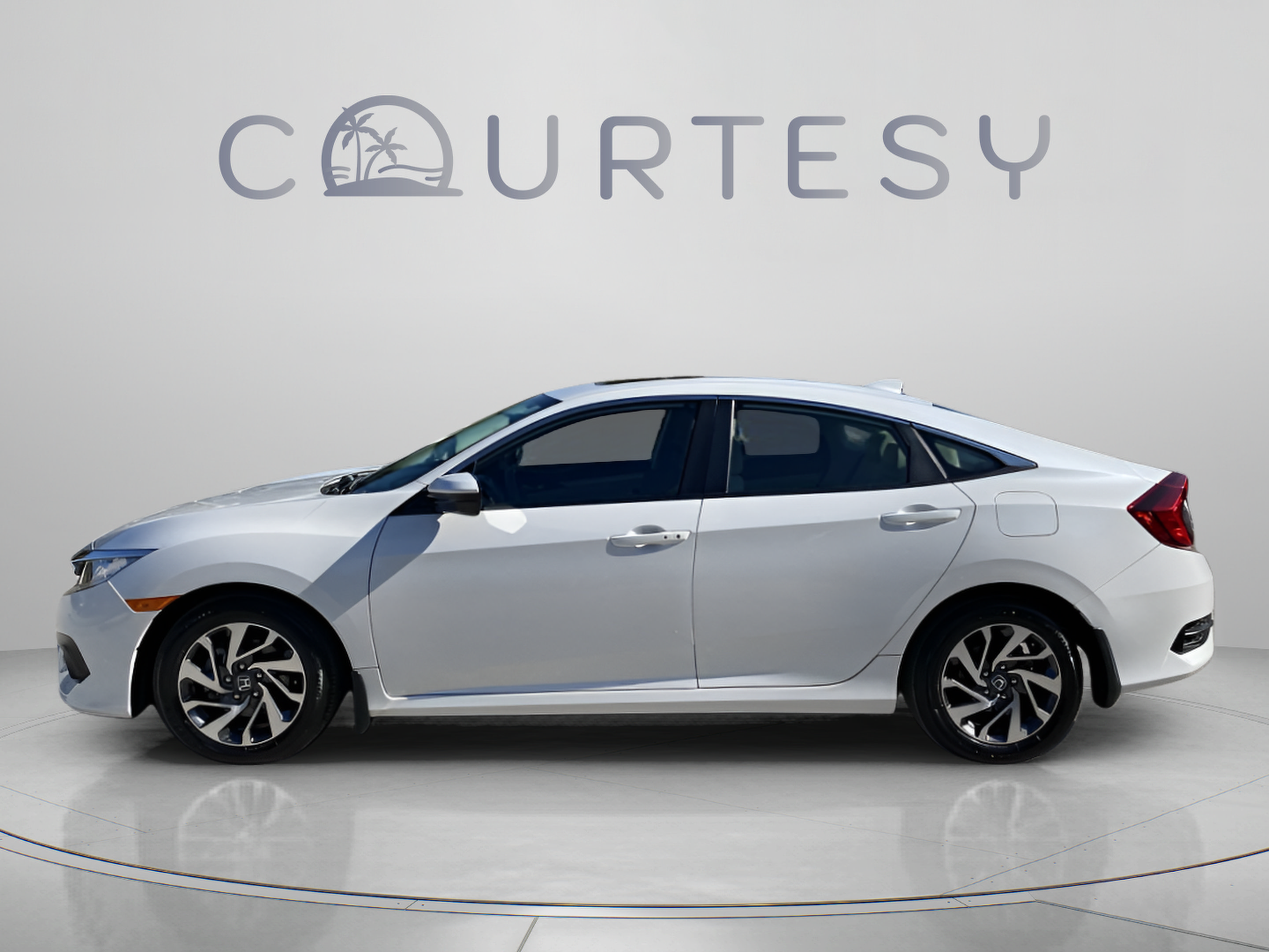 Used 2018 Honda Civic EX image 2