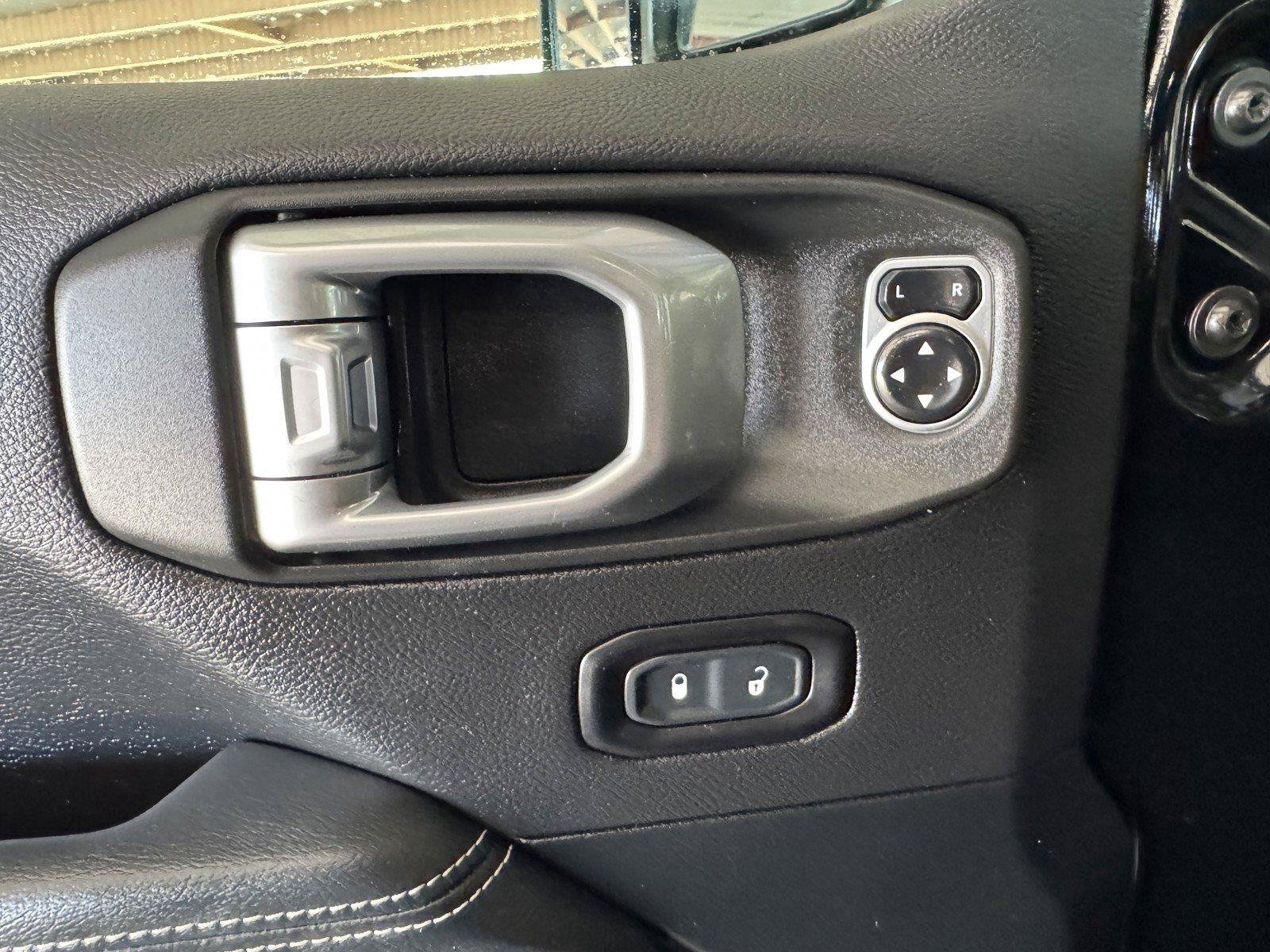 Used 2020 Jeep Gladiator Overland AWD/4WD image 26