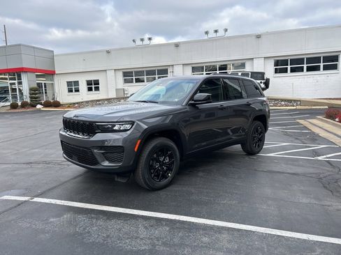 New 2025 Jeep Grand Cherokee image 6