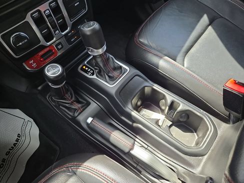 Used 2018 Jeep Wrangler Unlimited Rubicon AWD/4WD image 25