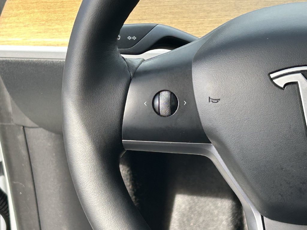 Used 2023 Tesla Model Y Long Range AWD/4WD image 18