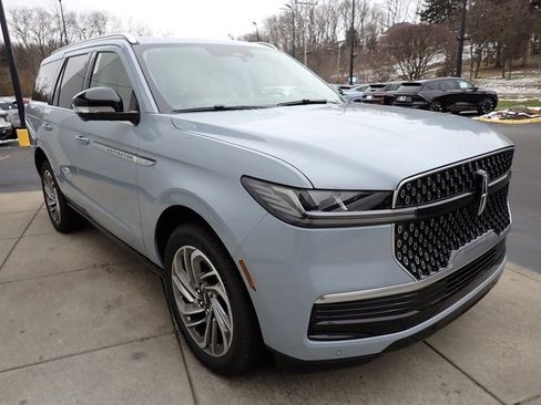 New 2025 Lincoln Navigator Reserve AWD/4WD image 15