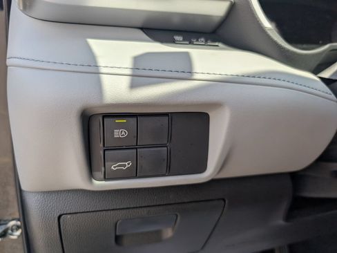 Used 2022 Toyota Highlander XLE FWD image 21