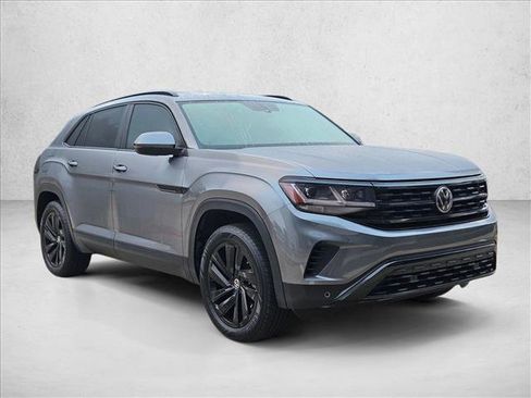 Used 2022 Volkswagen Atlas Cross Sport SE image 3