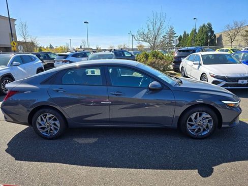New 2026 Hyundai Elantra Hybrid FWD image 5
