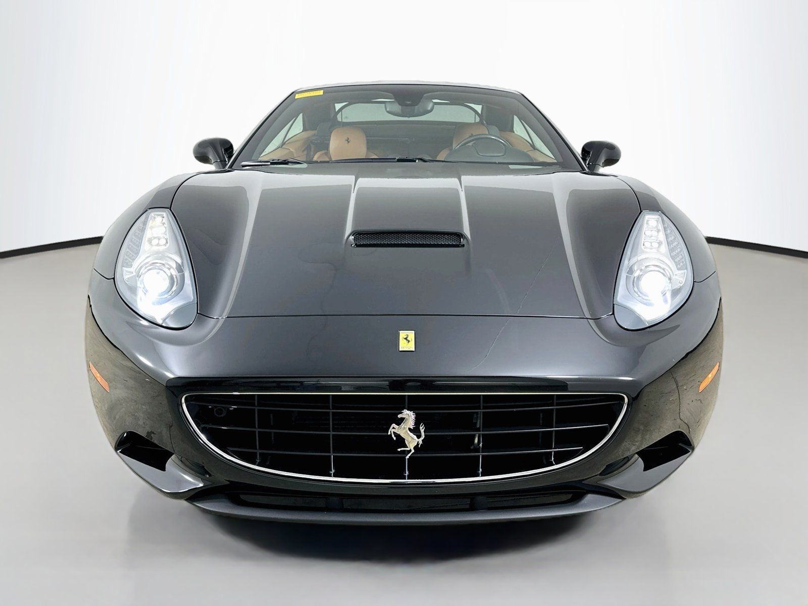 Used 2014 Ferrari California RWD image 2
