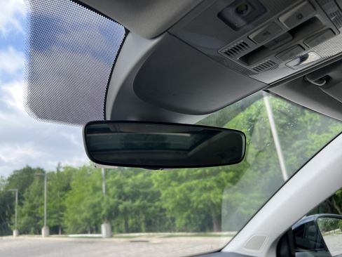 Certified 2023 Volkswagen Taos SE w/ Panoramic Sunroof Package FWD image 23