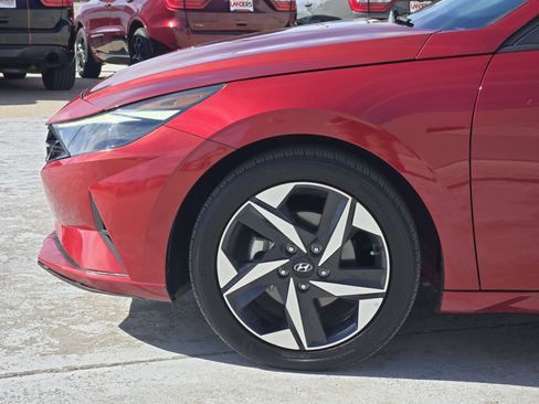 Used 2023 Hyundai Elantra SEL w/ Convenience Package image 9