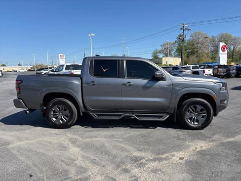 Used 2025 Nissan Frontier SV AWD/4WD image 2