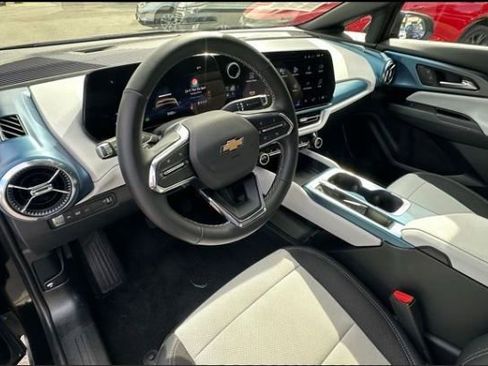 Used 2024 Chevrolet Equinox EV LT image 9