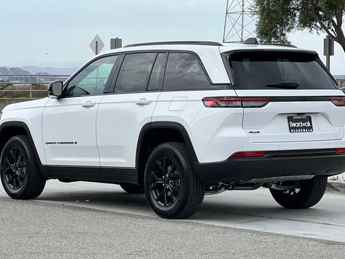 New 2025 Jeep Grand Cherokee Altitude image 6