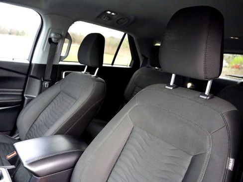 Used 2021 Ford Explorer XLT image 11