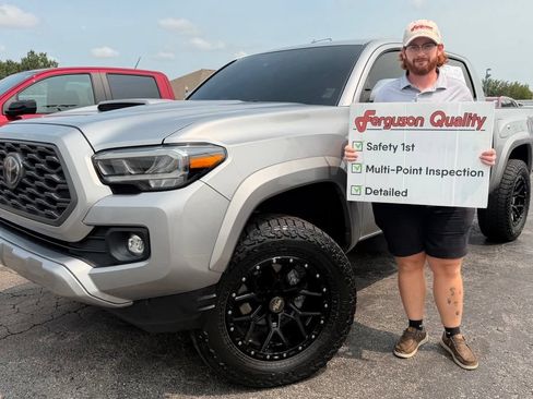 Used 2021 Toyota Tacoma TRD Sport w/ Technology Package AWD/4WD image 1
