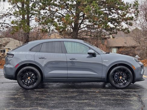 Used 2025 Porsche Macan Electric image 8