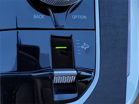 Used 2024 BMW X7 xDrive40i w/ Premium Package image 24