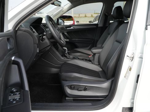 Used 2024 Volkswagen Tiguan SE image 16