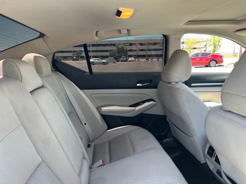Used 2020 Nissan Altima 2.5 SV FWD image 18