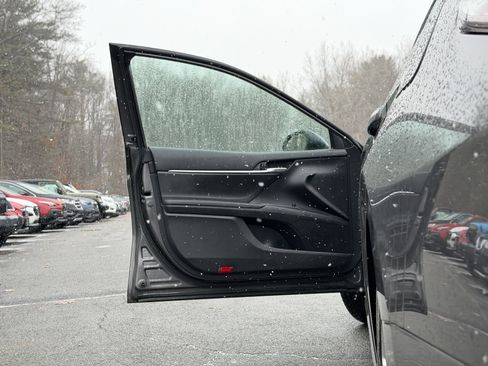 Used 2020 Toyota Camry LE image 23